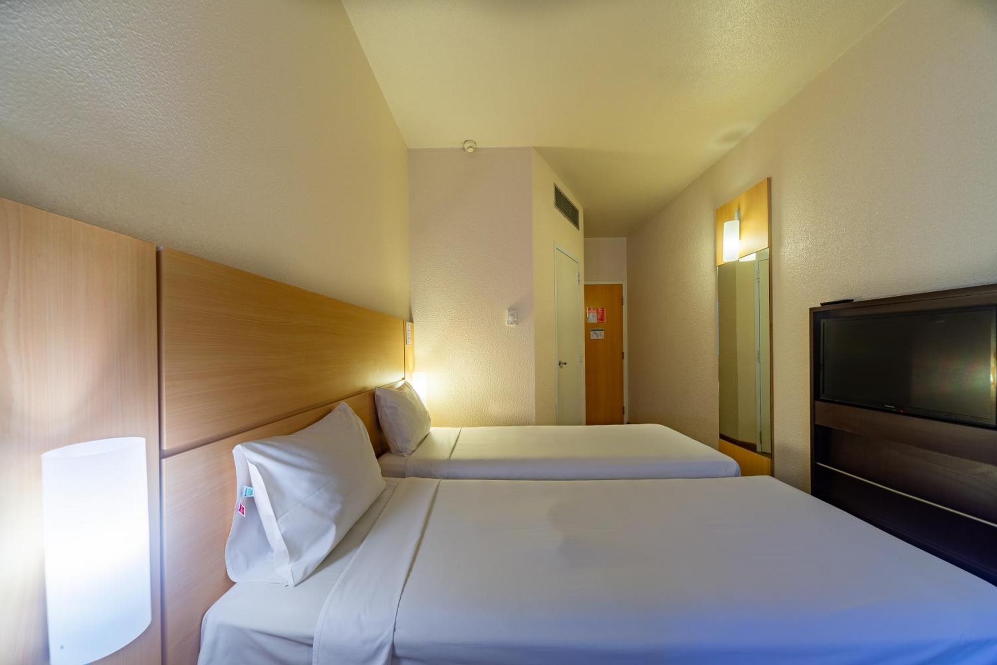 Ibis Manaus Distrito Exterior foto