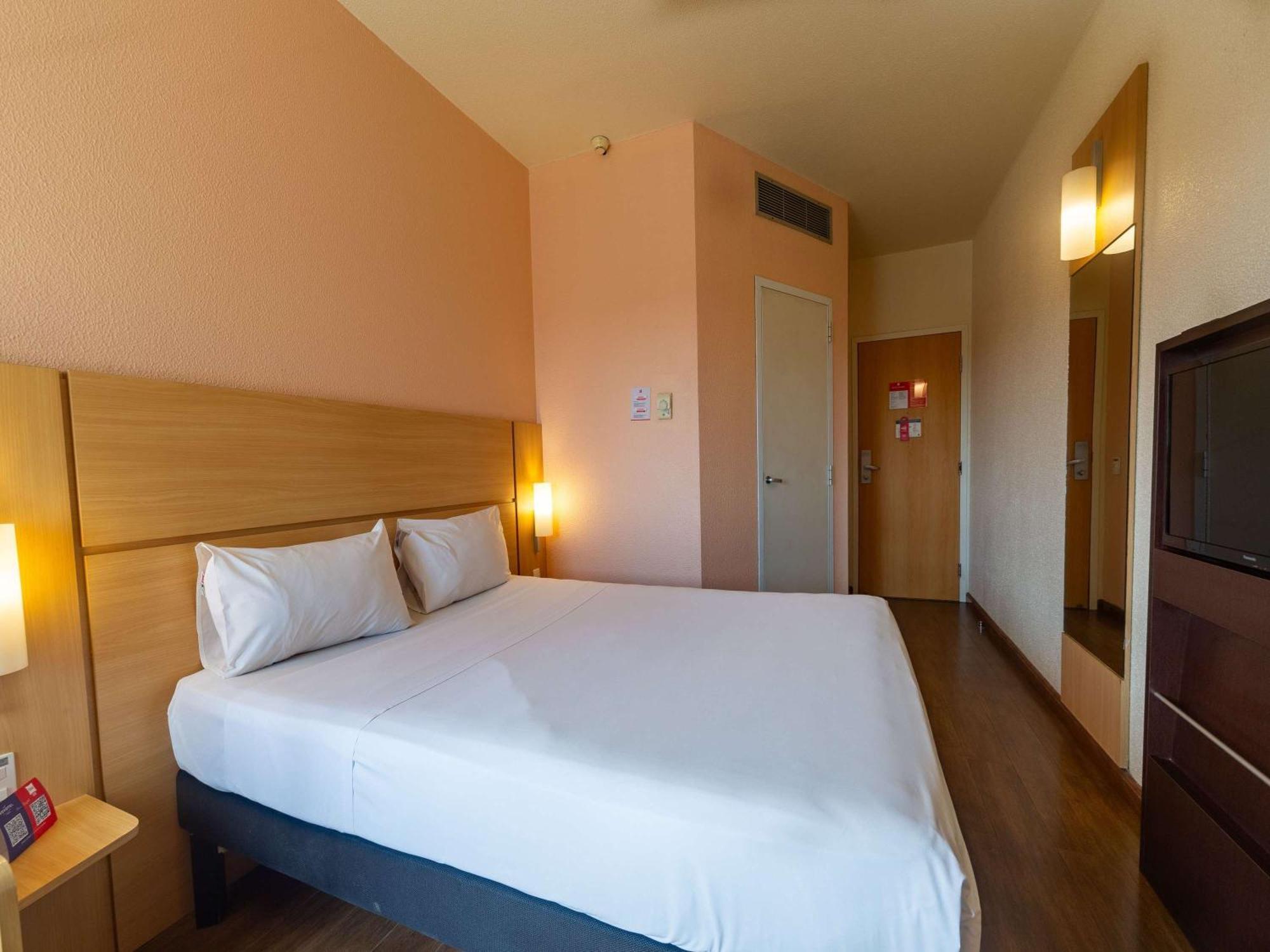 Ibis Manaus Distrito Exterior foto