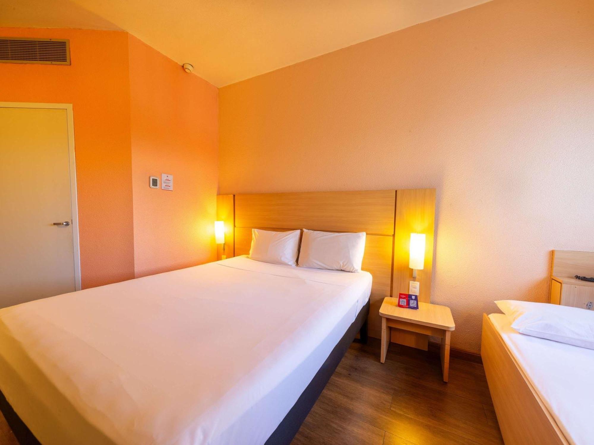Ibis Manaus Distrito Exterior foto