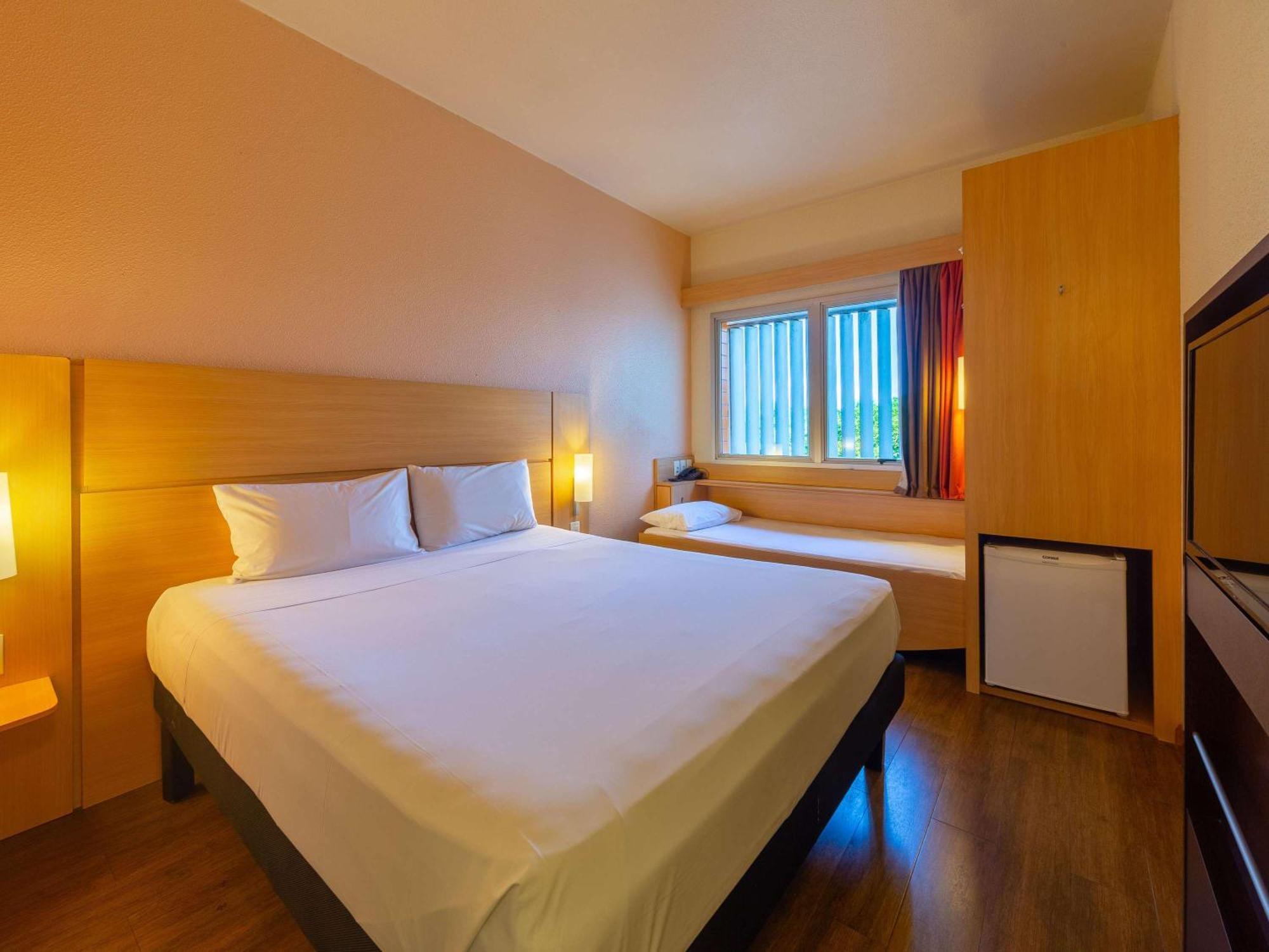 Ibis Manaus Distrito Exterior foto